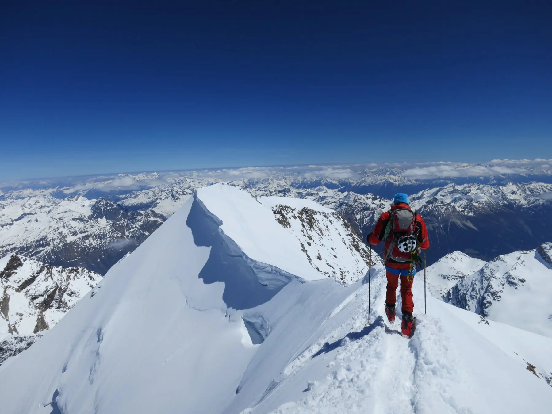 Piz Palü: regno di ghiaccio e meraviglia nelle Alpi Retiche Piz Palü: regno di ghiaccio e meraviglia nelle Alpi Retiche